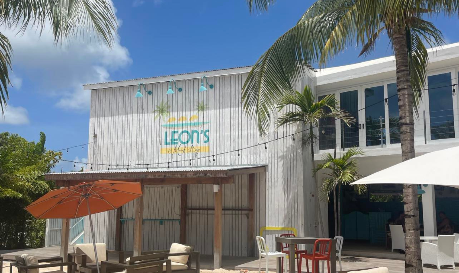 Leon’s at Meads Bay: Beachfront Paradise